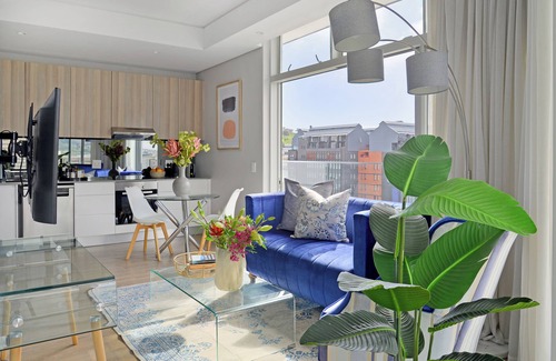 Foreshore Apartamento | Sunny Corner Apartment with 180° Ocean, City & Mountain Views
