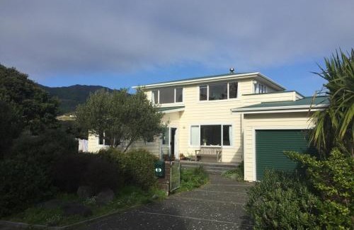 Paekakariki Apartamento | Sunny cosy getaway near beach