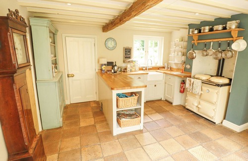 Welby Cabaña | SUNNY COTTAGE, pet friendly, character holiday cottage in Grantham