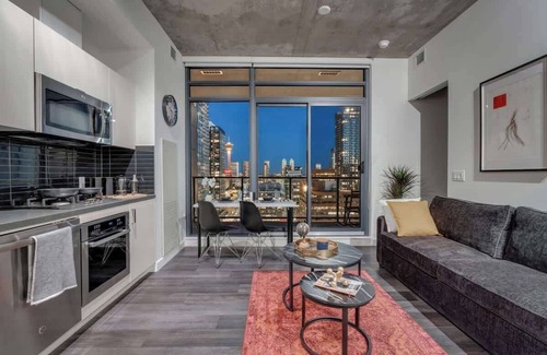 Connaught Apartamento | Sunny Cozy Calgary Tower View