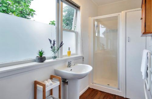 Grey Lynn Casa | Sunny & Cozy Home near Western Springs