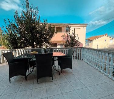 Gornji Karin Apartamento | Sunny Day by Mare