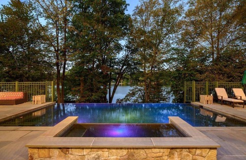 Newtown Casa | Sunny Day on Taunton Lake