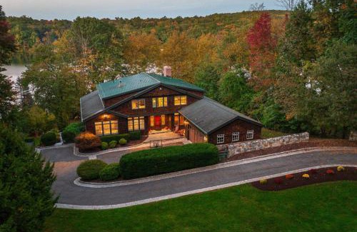 Newtown Casa | Sunny Day on Taunton Lake