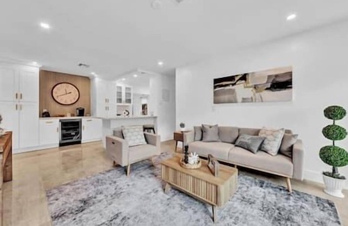 Middle River Terrace Casa | Sunny Days Getaway, 5BD Heated Pool Family Home!