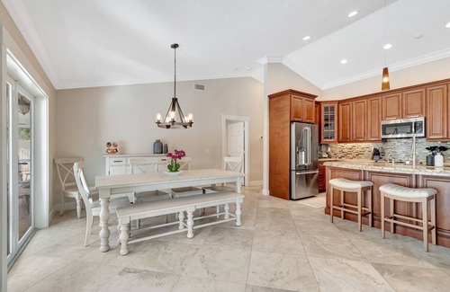 Wellington Casa | Sunny De-Lite! Cozy private pool home retreat 3 mi to WEF in Wellington.