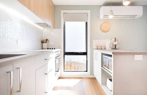 West Launceston Apartamento | Sunny Delight: WiFi & Parking