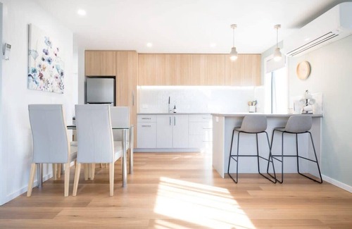 West Launceston Apartamento | Sunny Delight: WiFi & Parking