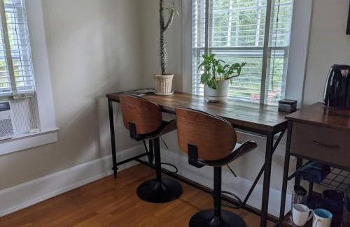 Durham Apartamento | Sunny Efficiency In Historic Home