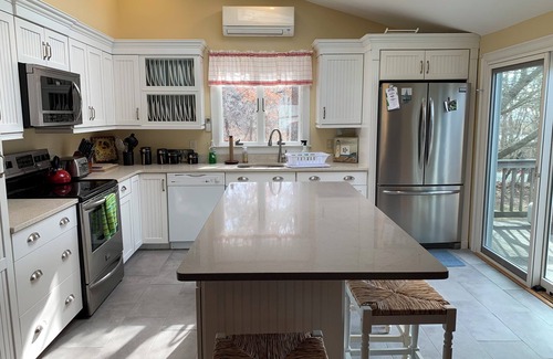 Falmouth Casa | Sunny Falmouth vacation home with walk to beach