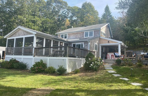 Falmouth Casa | Sunny Falmouth vacation home with walk to beach