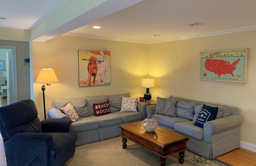 Falmouth Casa | Sunny Falmouth vacation home with walk to beach
