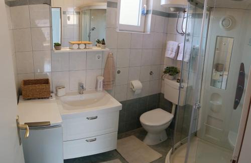 Gornji Karin Apartamento | Sunny Family Apartment