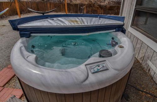 Windsor Casa | Sunny Family Home in Denver with huge yard and hot tub