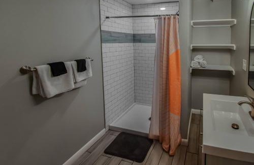 Windsor Casa | Sunny Family Home in Denver with huge yard and hot tub