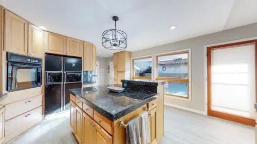 Windsor Casa | Sunny Family Home in Denver with huge yard and hot tub