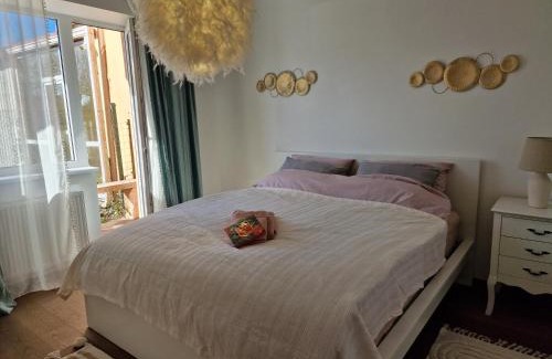 Ziepniekkalns Apartamento | Sunny family terrace