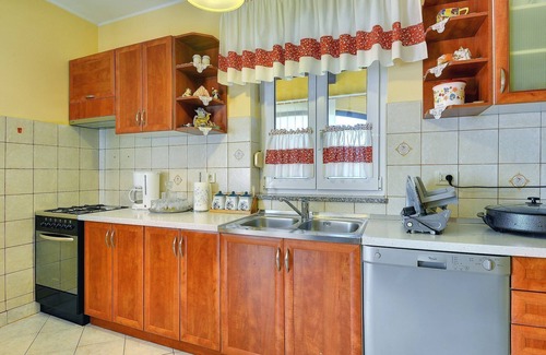 Jursici Casa | Finca soleada con piscina privada, campo de voleibol