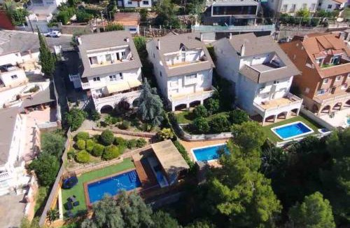 Vallirana Casa | Sunny forest Villa near Barcelona