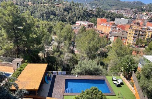 Vallirana Casa | Sunny forest Villa near Barcelona