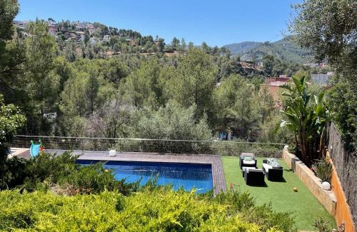 Vallirana Casa | Sunny forest Villa near Barcelona