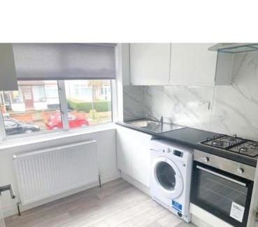 Hendon Apartamento | Sunny Gardens 3-Bed Apartment in London