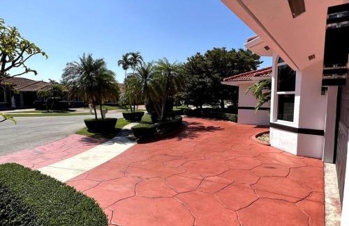 Tamiami Casa | Sunny Getaway: Relaxing Miami Home