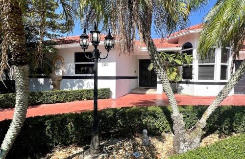 Tamiami Casa | Sunny Getaway: Relaxing Miami Home