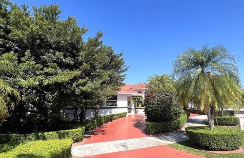 Tamiami Casa | Sunny Getaway: Relaxing Miami Home