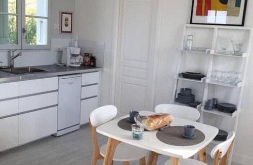 Talmont-Saint-Hilaire Cabaña | Sol radiante: Gîte acogedor en Talmont-Saint-Hilaire con terraza privada y WiFi