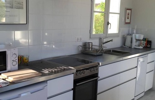 Talmont-Saint-Hilaire Cabaña | Sol radiante: Gîte acogedor en Talmont-Saint-Hilaire con terraza privada y WiFi
