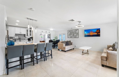 Lauderdale Lakes Casa | Sunny Goldie in Lauderdale Lakes