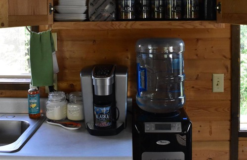 Fairbanks Casa | Sunny Goldstream Cabin - Pet Friendly