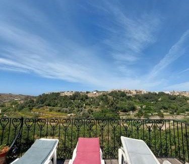 Fontana Cama Y Desayuno | Sunny Gozo Getaway Pool & Easy Check-In