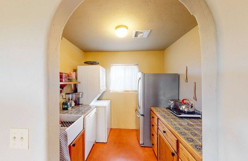 Tucson Casa | Sunny guest house with private washer/dryer & central AC - dog-friendly