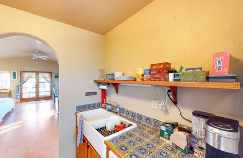 Tucson Casa | Sunny guest house with private washer/dryer & central AC - dog-friendly