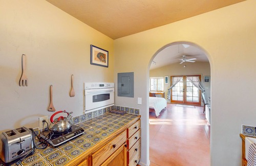 Tucson Casa | Sunny guest house with private washer/dryer & central AC - dog-friendly