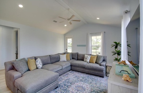 Gulfport Casa | Sunny Gulfport Vacation Rental Walk to Beaches!