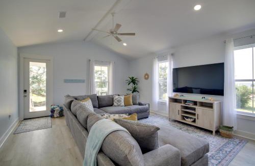 Gulfport Casa | Sunny Gulfport Vacation Rental Walk to Beaches!