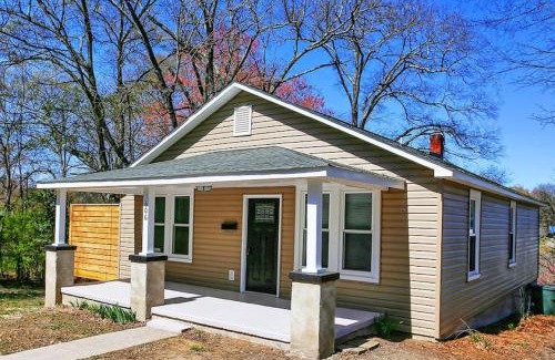 Lincolnton Casa | Sunny Hill Cottage with 4 Beds