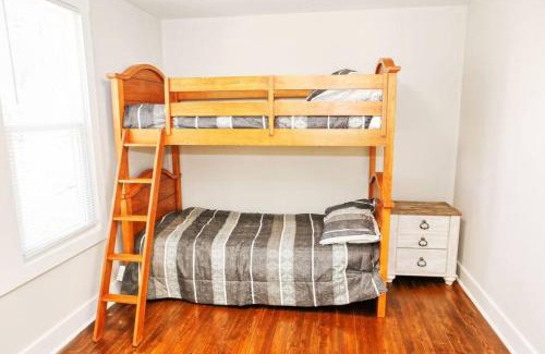 Lincolnton Casa | Sunny Hill Cottage with 4 Beds