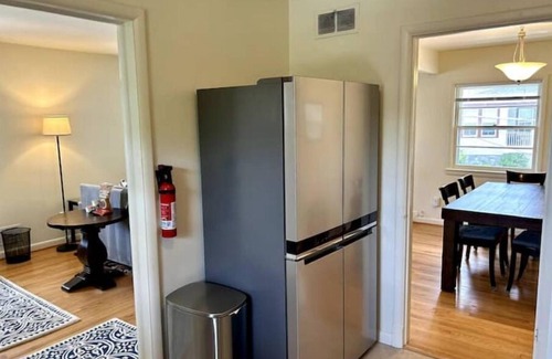 Cherrydale Apartamento | Sunny Hilltop 2-BR Top Floor in Arlington