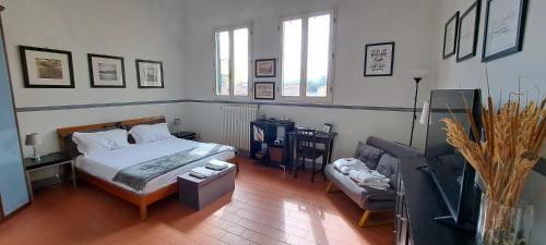 Sant' Ambrogio Apartamento | Sunny home with roof patio