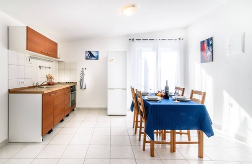 Tisno Casa | Base de verano ideal, uno o ambos apartamentos en Sea House en Wonderful Tisno.