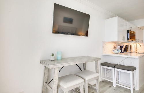 Sunny Isles Beach Apartamento | Sunny Isles Beach Retreat w/ Resort Perks!