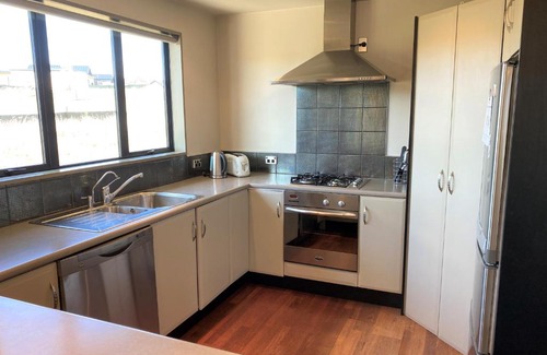 Wanaka Casa | Sunny Lake and Mountain Views on Kings Drive