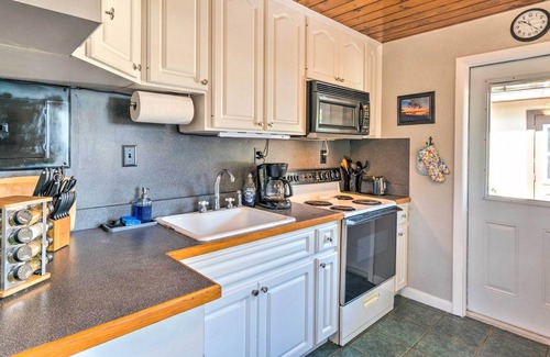 Lake Placid Cabaña | Sunny Lake Placid Cottage In Lake June Resort