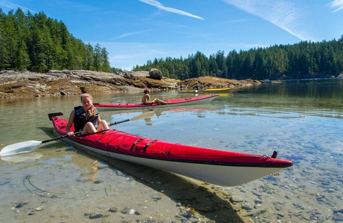 Quadra Island Cabaña | Sunny Lakefront Cottage con acceso al mar y amarre
