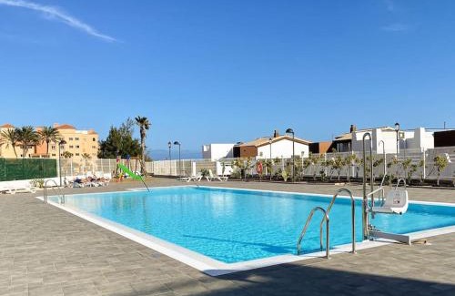 Caleta de Fuste Apartamento | Sunny Luxury Apartment with two great sunny - level terraces, two swimming pools, in a new complex Pueblo Majorero, close to Fuerteventura Golf Club, next to the beach , Atlantico Shopping Mall and casino in Caleta de Fuste