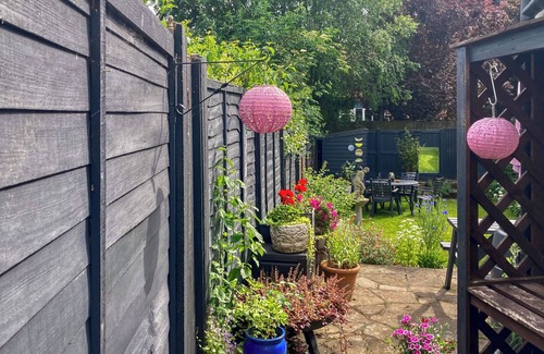 Acton Cabaña | Sunny Meadow Cottage